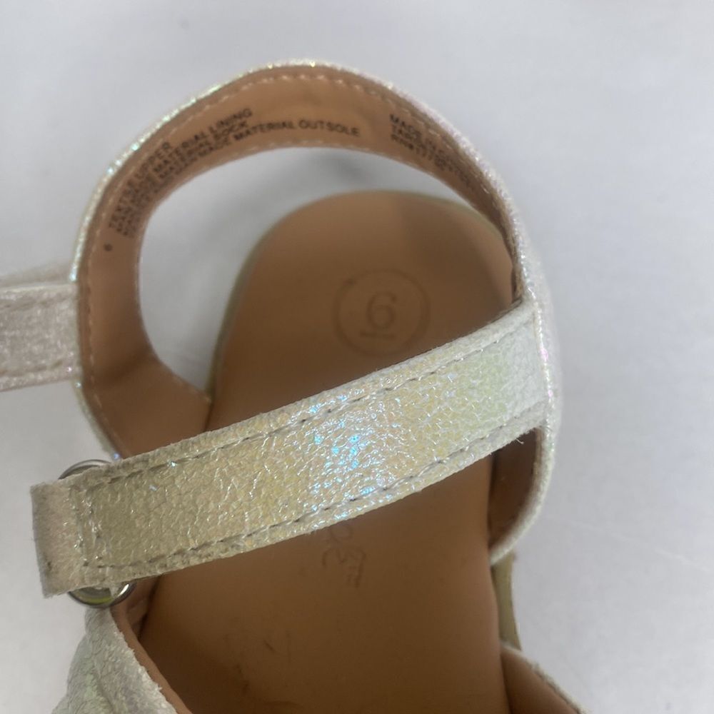 Cat & Jack Baby girl Size 6 White Sparkled Sandals - Picture 3 of 4